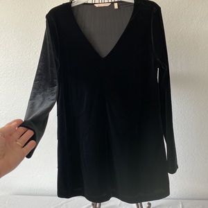 Soft Surroundings’s Black Velvet Long Stretch Top V Neck SZ M Never Worn